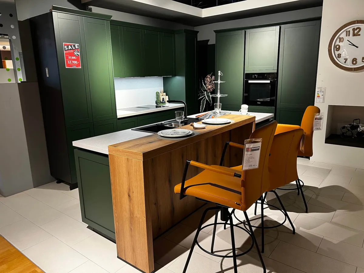 Contur moderne Landhausküche Waldgrün